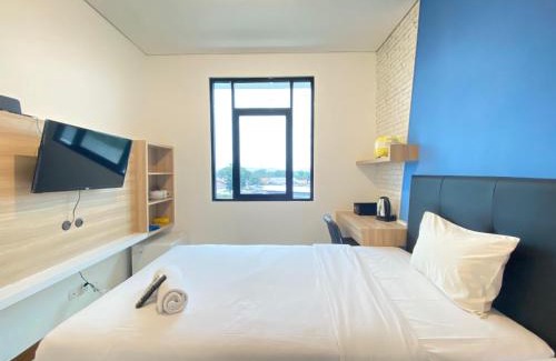 Ciroyom Apartment | Comfortable Studio Semi Apartment at The Lodge Paskal near BINUS University By Travelio
