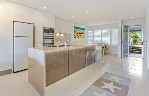 Sunshine Beach Apartment | Comfortable & stylish with rooftop spa