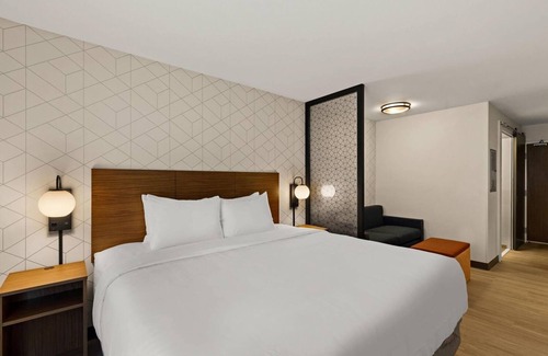 Newnan Hotel | Comfortable Suite Perfect for Business Travelers – Workstation Included