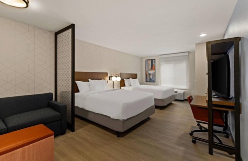 Newnan Hotel | Comfortable Suite w/Full Kitchen – Perfect for Families Visiting Newnan