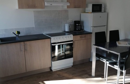 Lamalou-les-Bains Apartment | Comfortable T2 elevator private parking air conditioning wifi 300 m from the spa