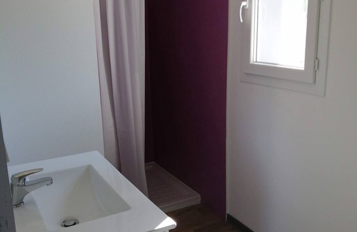 Lamalou-les-Bains Apartment | Comfortable T2 elevator private parking air conditioning wifi 300 m from the spa