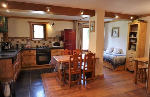 Beaufort Apartment | Comfortable T2 in Arêches-Beaufort, 3-4 people, terrace, parking, near shops and ski bus