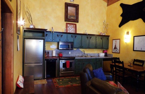 Taos Ski Valley Condo | Comfortable Taos Ski Valley Condo sleeps 9 with Full Kitchen