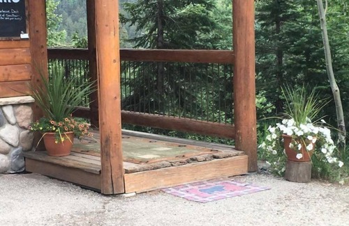 Taos Ski Valley Condo | Comfortable Taos Ski Valley Condo sleeps 9 with Full Kitchen