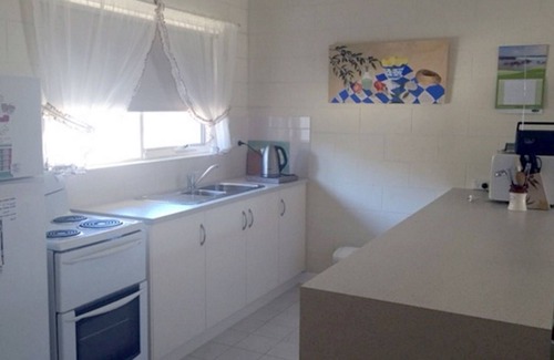 Victor Harbor Apartment | Comfortable Unit Close to the Beach