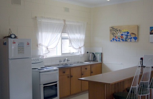Victor Harbor Apartment | Comfortable Unit Close to the Beach