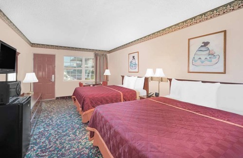 Pecos Hotel | Comfortable Unit Close to West of the Pecos Museum! Pets Allowed, Seasonal Pool!