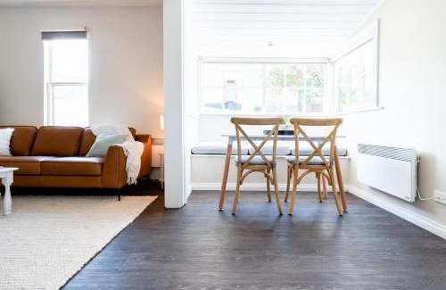 Launceston CBD House | Comfortable Urban Cottage with WiFi & Parking