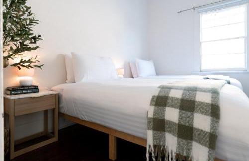 Launceston CBD House | Comfortable Urban Cottage with WiFi & Parking