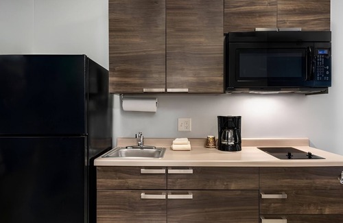Dahlgren Hotel | Comfortable Stay w/Fully Equipped Kitchen Near Dahlgren Railroad Heritage Trail
