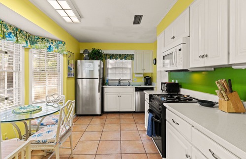 Saint Simons Island Condo | Comfortable 2 bedroom Beach Home located on quiet street