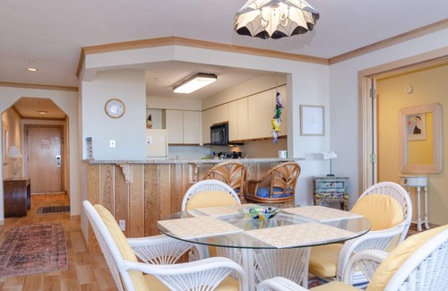 Shell Island Condo | Comfortable oceanfront condo in Wrightsville Dunes