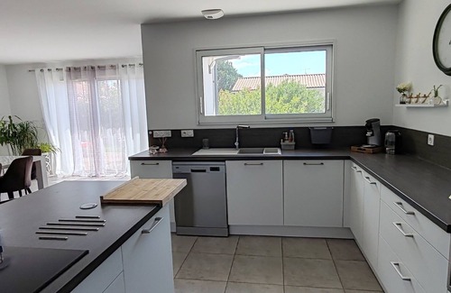 Mimizan House | Comfortable vacation home, close to ocean beaches, amenities 1 km away.