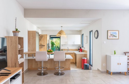 Oppede Villa | Comfortable Villa for 6, with pool and views and easy walking distance to Oppede