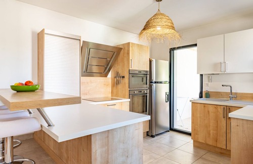 Oppede Villa | Comfortable Villa for 6, with pool and views and easy walking distance to Oppede