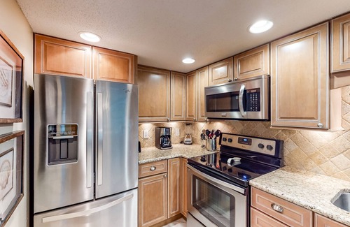 Fort Walton Beach House | Comfortable waterfront condo with beach chairs - close to dining