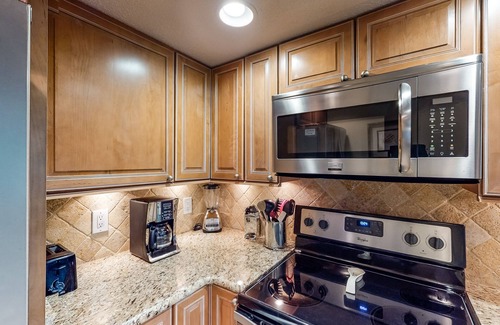 Fort Walton Beach House | Comfortable waterfront condo with beach chairs - close to dining