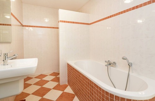 Biddinghuizen Villa | Comfortable Waterside Holiday Villa