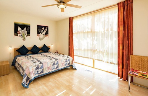 Biddinghuizen Villa | Comfortable Waterside Holiday Villa