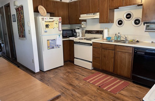 West Yellowstone House | Comfortable West Yellowstone Townhouse Sleeps 7-8*/Basecamp to ADVENTURE