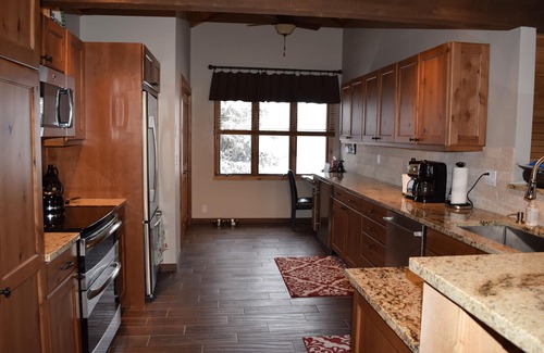 Elkhorn Village Condo | Comfortable, Well-appointed, Top-ranked 4 bedroom Sunburst Condo on Golf Course