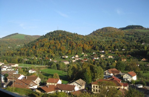 Le Menil Ski Chalet | Comfortable wooden chalet with terrace tourist village, mountain views