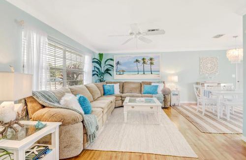 East Naples Villa | Comfortably Chic Pool Home Retreat