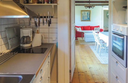 Granna House | Comfortably furnished cottage with good standard and beautiful location by the lake Brunn.