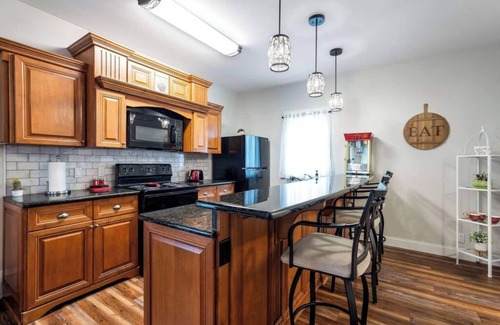 Elkhorn House | comfortably sleeps 10 guests