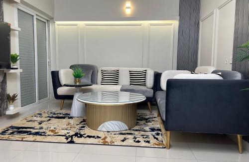 Clifton Apartment | Comfortia Guest House 3 Bed with DringDining
