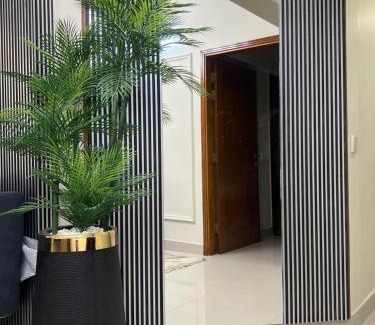 Clifton Apartment | Comfortia Guest House 3 Bed with DringDining