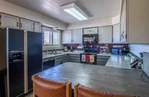 Bloomfield Other | Comforting farmhouse with 3 bedrooms, farm animals, located by the river
