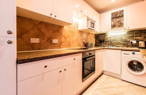Tadworth Apartment | Comfy 1 bed Apartment easy access to Central London