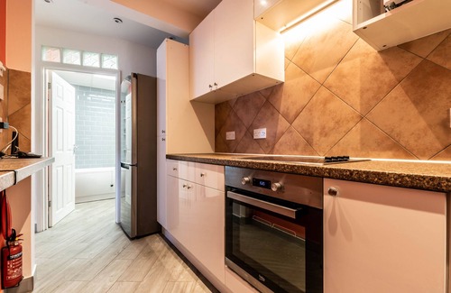 Tadworth Apartment | Comfy 1 bed Apartment easy access to Central London