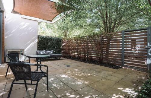 Phillip Apartment | Comfy 1-Bed with Spacious Courtyard & Parking