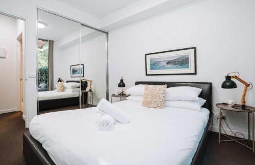 Phillip Apartment | Comfy 1-Bed with Spacious Courtyard & Parking