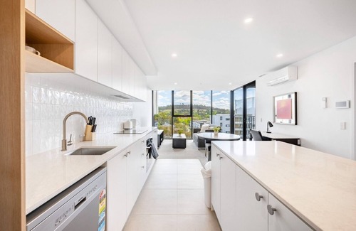 Lyons Apartment | Comfy 1 Bedroom Apartment Next to Woden Westfield