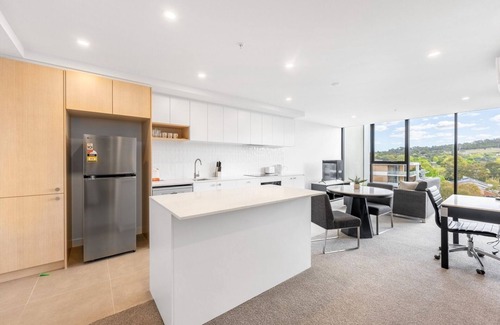 Lyons Apartment | Comfy 1 Bedroom Apartment Next to Woden Westfield