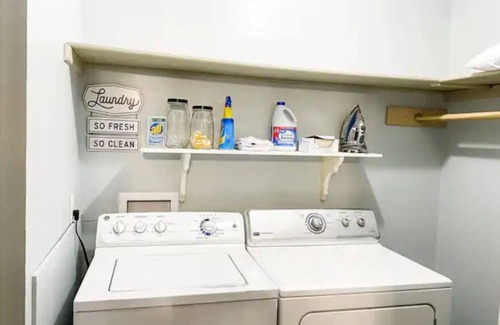 Wichita Falls Cottage | Comfy 1 bedroom guesthouse. Sleeps 3. *No cleaning fees*