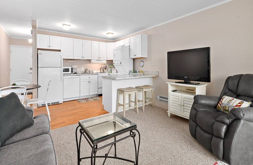 Ocean City Condo | Comfy 1 BR 1 BA Unit With Pool and Close to the Boardwalk.