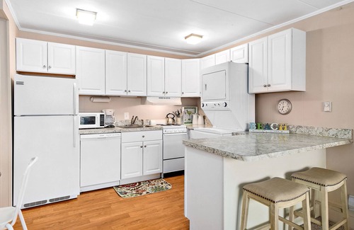 Ocean City Condo | Comfy 1 BR 1 BA Unit With Pool and Close to the Boardwalk.