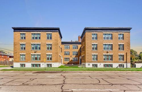 Detroit Apartment | Comfy 1Bed With Full Patio! Free Parking Fast WiFi