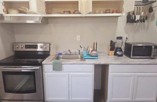 Roselawn Finance Apartment | Comfy 1BR Apt. in Pleasant Ridge