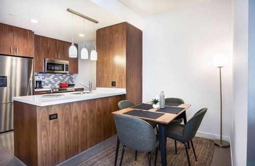 Bunker Hill Apartment | Comfy 1BR Downtown, w/Doorman, near Broad Museum by Blueground