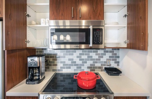 Bunker Hill Apartment | Comfy 1BR Downtown, w/Doorman, near Broad Museum by Blueground