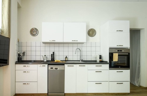 Tel Aviv Promenade Apartment | Comfy 1br for beach lovers in TLV with Shelter