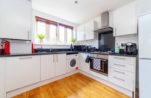 Queenstown Apartment | Comfy 2 Bed Apt with Private Garden, Battersea LDN