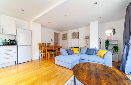 Queenstown Apartment | Comfy 2 Bed Apt with Private Garden, Battersea LDN