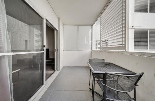 Greenway Apartment | Comfy 2-Bed Near the Lake with Secure Parking